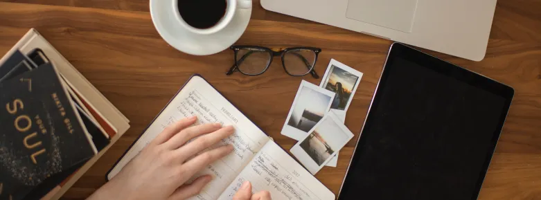 Journalism AI, writing on notebook