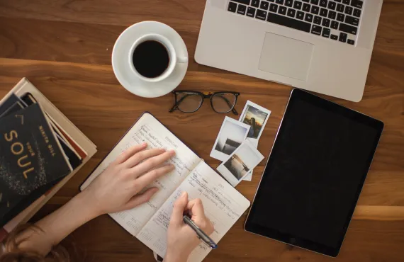 Journalism AI, writing on notebook