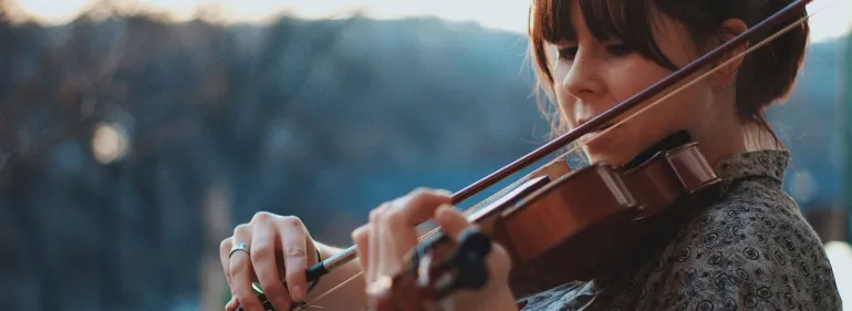 Rate your ability with the LSMD A woman playing fiddle outside