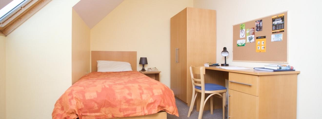 A single ensuite bedroom at Griffith Halls of Residence A single ensuite bedroom at Griffith Halls of Residence